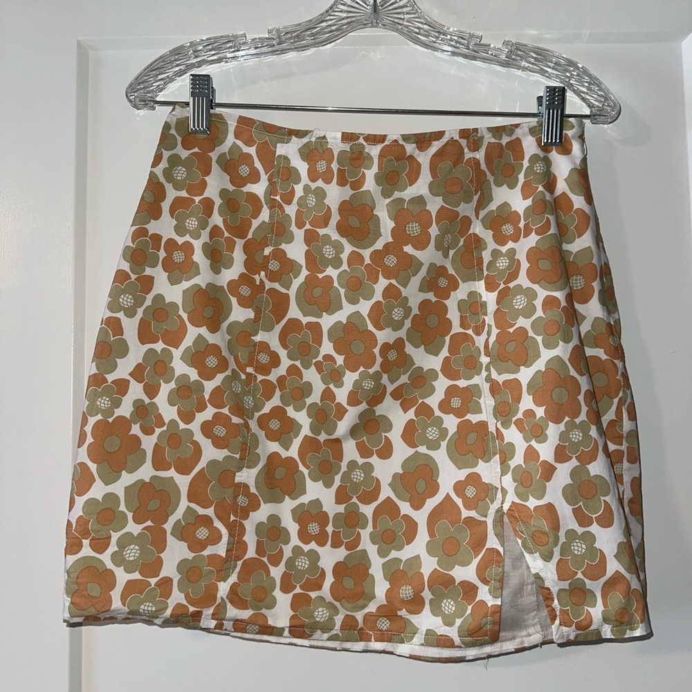 Chic Floral Mini Skirt in Orange and Green